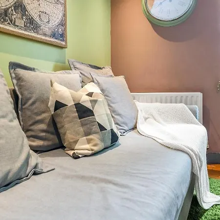 Apartament Duplex Main Door Entrance 2 Bedroom Mezzanine House - Edinburgh City Centre - Near Haymarket Train Station - Sleeps Up To 6 Guests