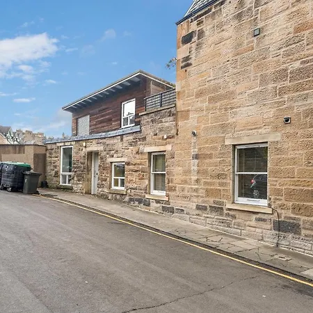 Duplex Main Door Entrance 2 Bedroom Mezzanine House - Edinburgh City Centre - Near Haymarket Train Station - Sleeps Up To 6 Guests Edimburgo