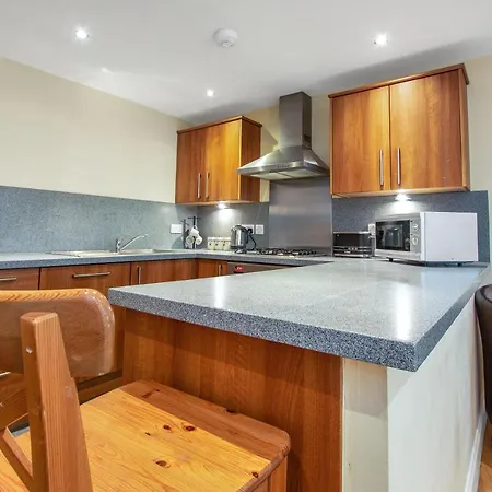 Apartment Stylish & Modern 2 Bedroom Ground Floor Close To Centre In Stunning Converted Church - Near Haymarket Train Station - Sleeps Up To 5 Guests Edinburgh