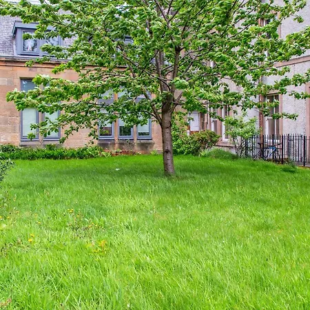 Stylish & Modern 2 Bedroom Ground Floor Close To Centre In Stunning Converted Church - Near Haymarket Train Station - Sleeps Up To 5 Guests Apartment *