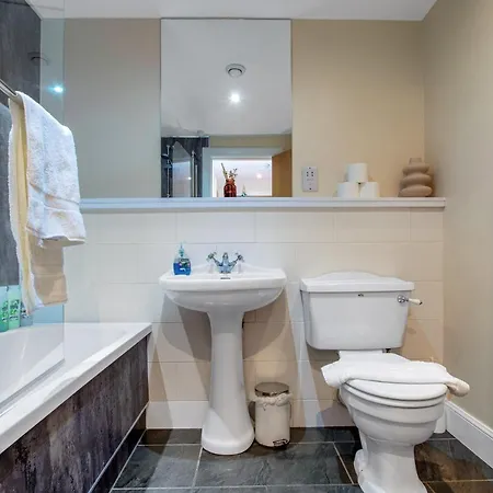 Stylish & Modern 2 Bedroom Ground Floor Close To Centre In Stunning Converted Church - Near Haymarket Train Station - Sleeps Up To 5 Guests Apartment