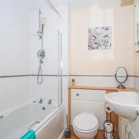 Pass The Keys Modern And Spacious 2 Beds Flat With Free Parking
