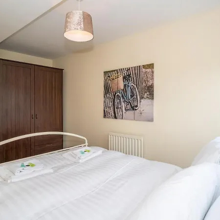 Pass The Keys Modern And Spacious 2 Beds Flat With Free Parking *