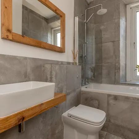 2bd Loft Style - - Free Parking - Pass The Keys