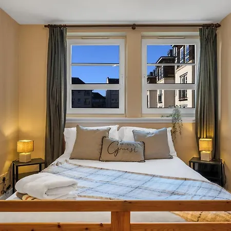 Charming, Spacious & Bright 2 Bedroom Apartment - Perfect Location, Close To City Centre - Free Parking On Site Edinburgh
