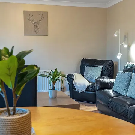 Charming, Spacious & Bright 2 Bedroom Apartment - Perfect Location, Close To City Centre - Free Parking On Site Apartment *