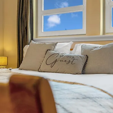 Apartment Charming, Spacious & Bright 2 Bedroom Apartment - Perfect Location, Close To City Centre - Free Parking On Site Edinburgh