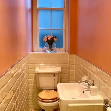 Old Town Centre 5 Mins To Castle Апартаменты *