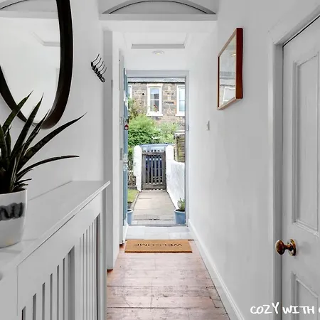 Cozy With Character Cochrane At Leith Links Park Apartment *