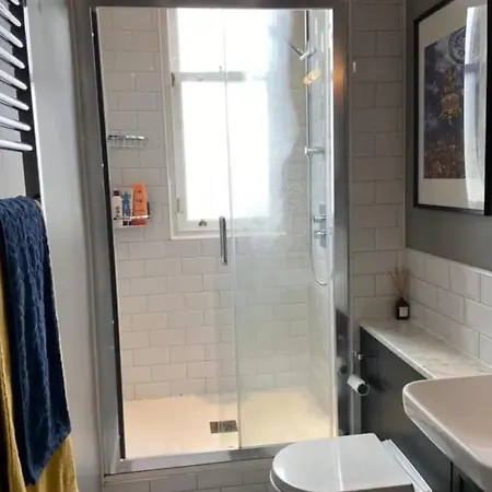 Modern 2 Bedroom In 公寓