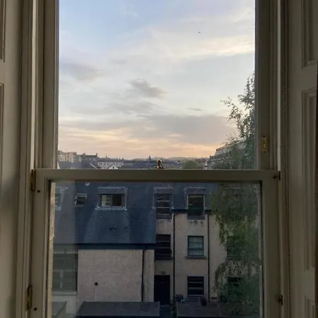 Modern 2 Bedroom In 公寓