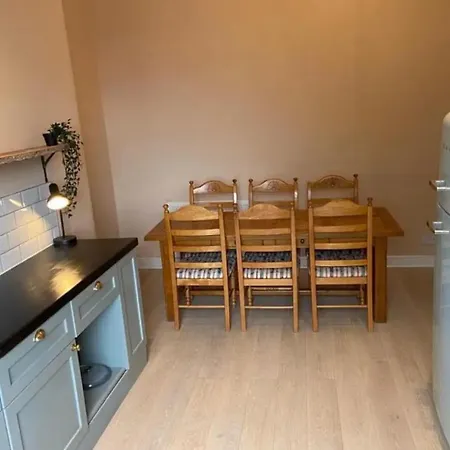 Modern 2 Bedroom In 爱丁堡