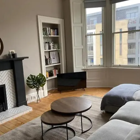 Modern 2 Bedroom In *