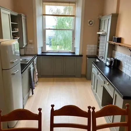 Modern 2 Bedroom In 爱丁堡