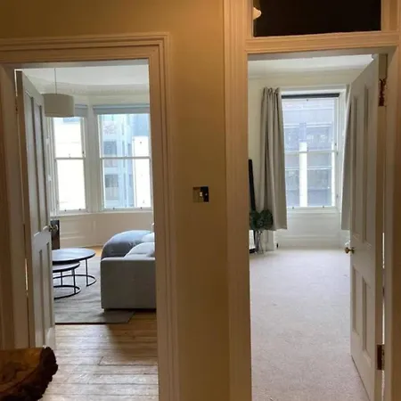 Modern 2 Bedroom In 爱丁堡