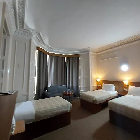 House 3* Edinburg