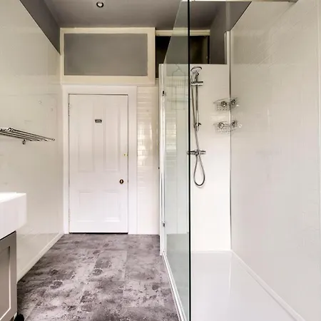 Bright And Airy 3Br Home In Stockbridge Appartamento