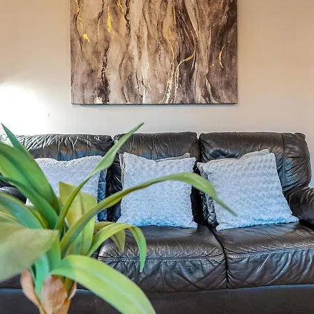 Apartment Charming, Spacious & Bright 2 Bedroom Apartment - Perfect Location, Close To City Centre - Free Parking On Site Edinburgh