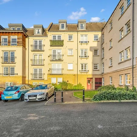 Apartment Charming, Spacious & Bright 2 Bedroom Apartment - Perfect Location, Close To City Centre - Free Parking On Site Edinburgh