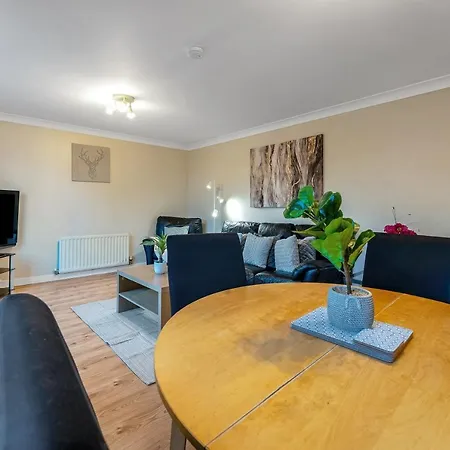 Charming, Spacious & Bright 2 Bedroom Apartment - Perfect Location, Close To City Centre - Free Parking On Site Edinburgh