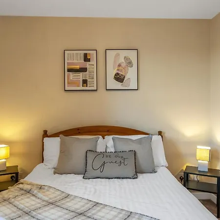 Charming, Spacious & Bright 2 Bedroom Apartment - Perfect Location, Close To City Centre - Free Parking On Site Edinburgh