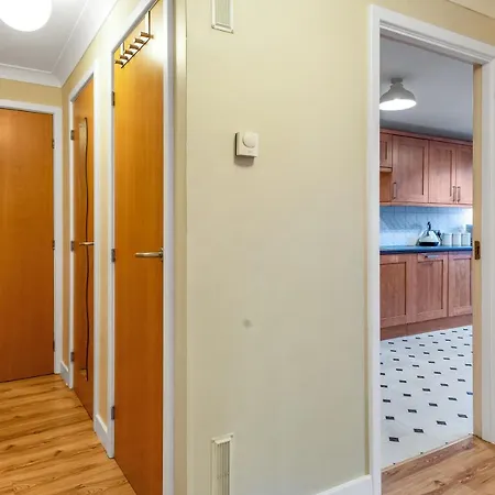 Apartment Charming, Spacious & Bright 2 Bedroom Apartment - Perfect Location, Close To City Centre - Free Parking On Site Edinburgh