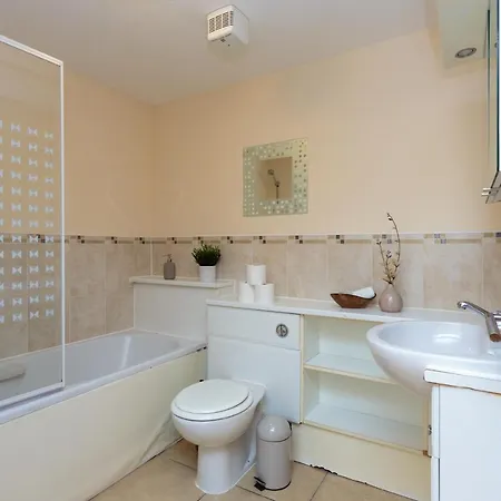 Ocean Way In Leith * Edinburgh