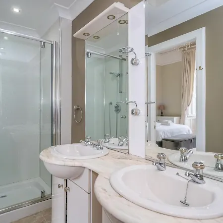 Pass The Keys Renovated 4 Bed With Private Garden And Car Park شقة إدنبرة
