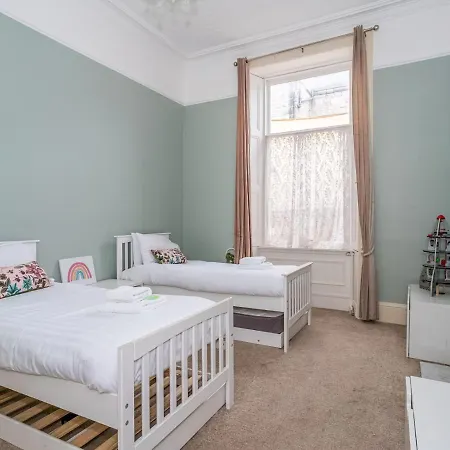 Pass The Keys Renovated 4 Bed With Private Garden And Car Park شقة *