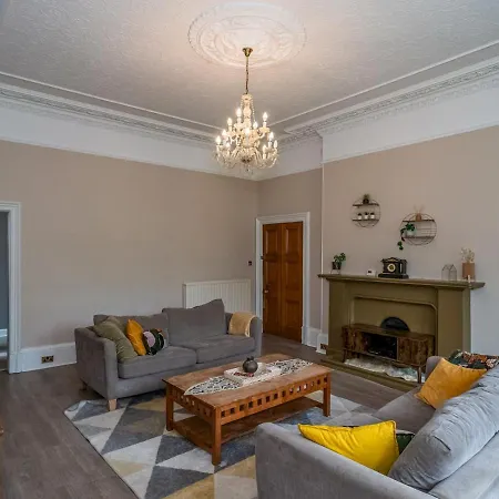 Pass The Keys Renovated 4 Bed With Private Garden And Car Park شقة