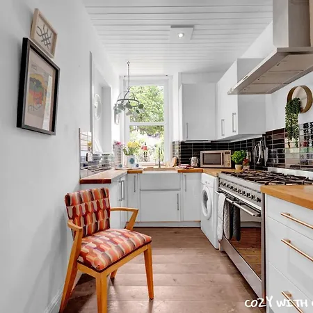 Apartment Cozy With Character Cochrane At Leith Links Park