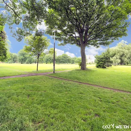 Cozy With Character Cochrane At Leith Links Park * Edimburgo