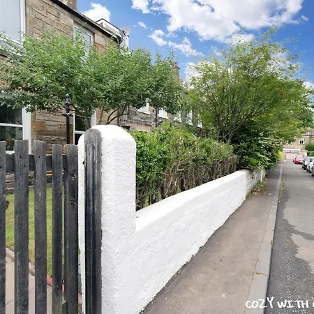Cozy With Character Cochrane At Leith Links Park Apartment *