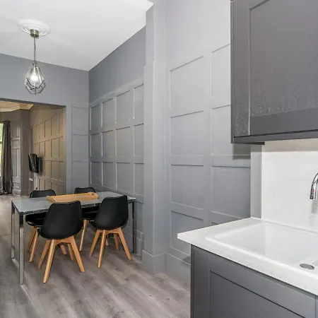 Pass The Keys Stylish 2 Beds Flat In Historic Victorian Building *