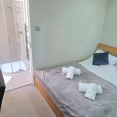 Spacious 3 Bed City Centre Apartment 公寓 *