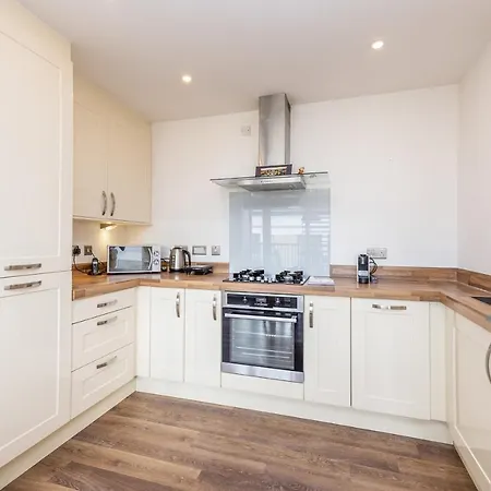 Joivy Modern 2 Bed Flat Near Inverleith Park, With Terrace And Free Parking *