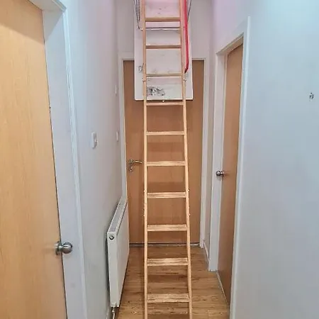 Spacious 3 Bed City Centre Apartment * 爱丁堡