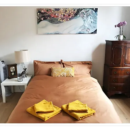 Spacious And Modern 2 Bedroom Flat Near The Centre Apartmán *