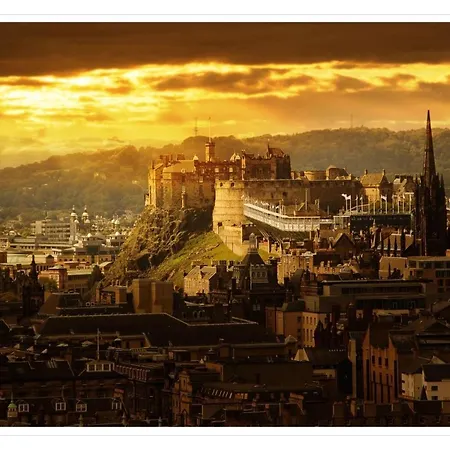 Spacious And Modern 2 Bedroom Flat Near The Centre Apartmán