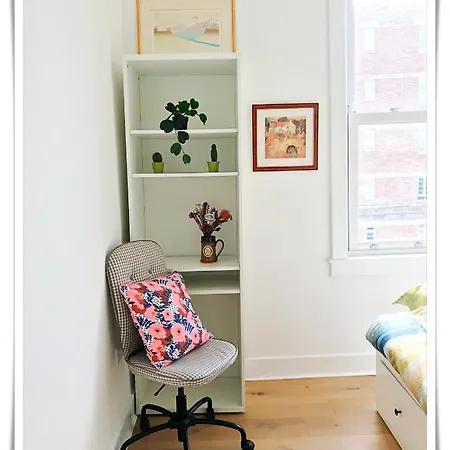 Spacious And Modern 2 Bedroom Flat Near The Centre