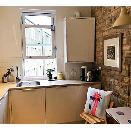 Spacious And Modern 2 Bedroom Flat Near The Centre Apartment *