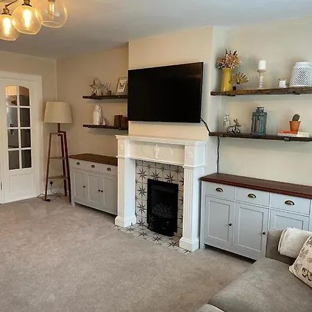 Pass The Keys Homely House With Private Garden And Free Parking *