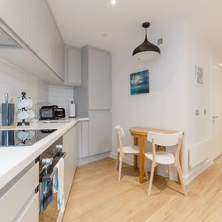 Sophisticated Studio For 2 W/ Edin Castle Views Apartment Edinburgh