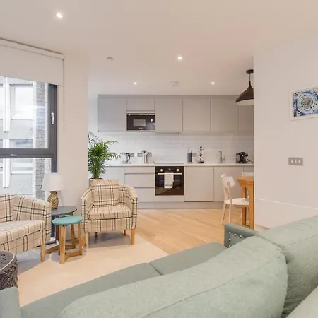 Sophisticated Studio For 2 W/ Edin Castle Views Edinburgh