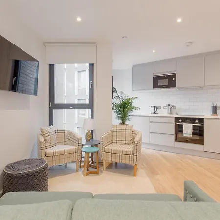 Sophisticated Studio For 2 W/ Edin Castle Views Apartment