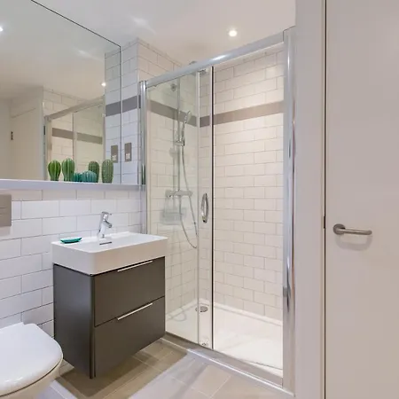 Sophisticated Studio For 2 W/ Edin Castle Views Apartment Edinburgh