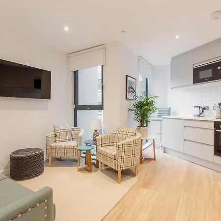 Sophisticated Studio For 2 W/ Edin Castle Views *