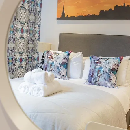 Apartment Sophisticated Studio For 2 W/ Edin Castle Views