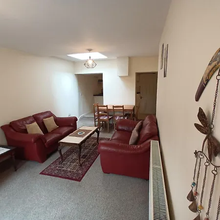 Modern With Free Parking And Private Garden Appartement