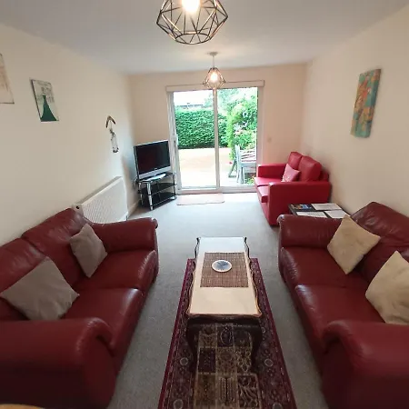 Modern With Free Parking And Private Garden Edimburgo